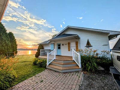 Whitmore Lake Lakefront House with Guest House photo 1